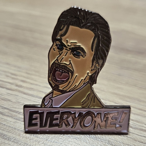 "Everyone!" Iconic Gary Oldman Lapel/Jacket/Backpack Pin - Picture 3 of 8